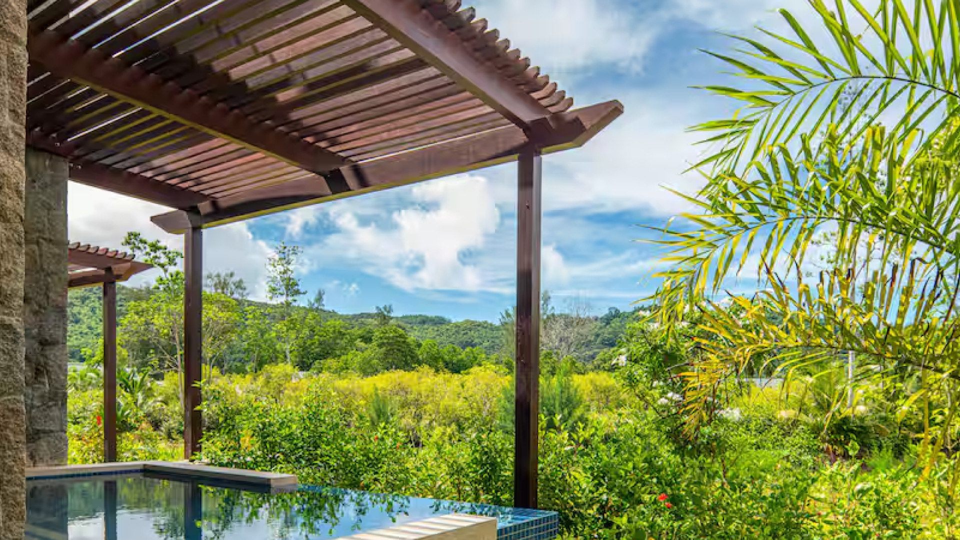 seychelles_mahe_loabitour_portico