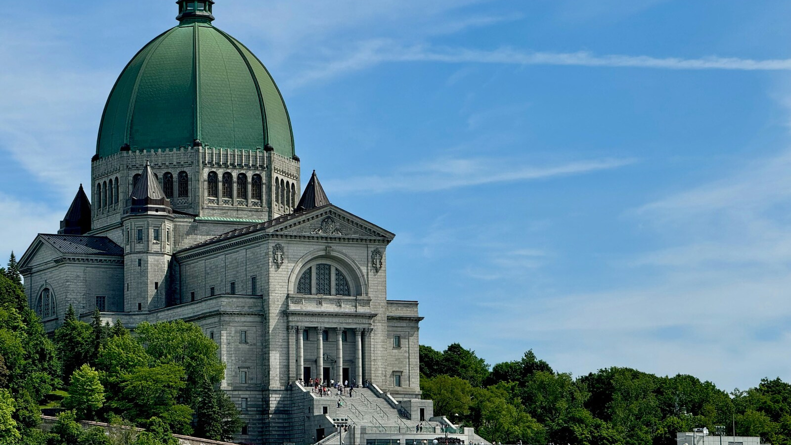 canada_est_loabitour_edificio