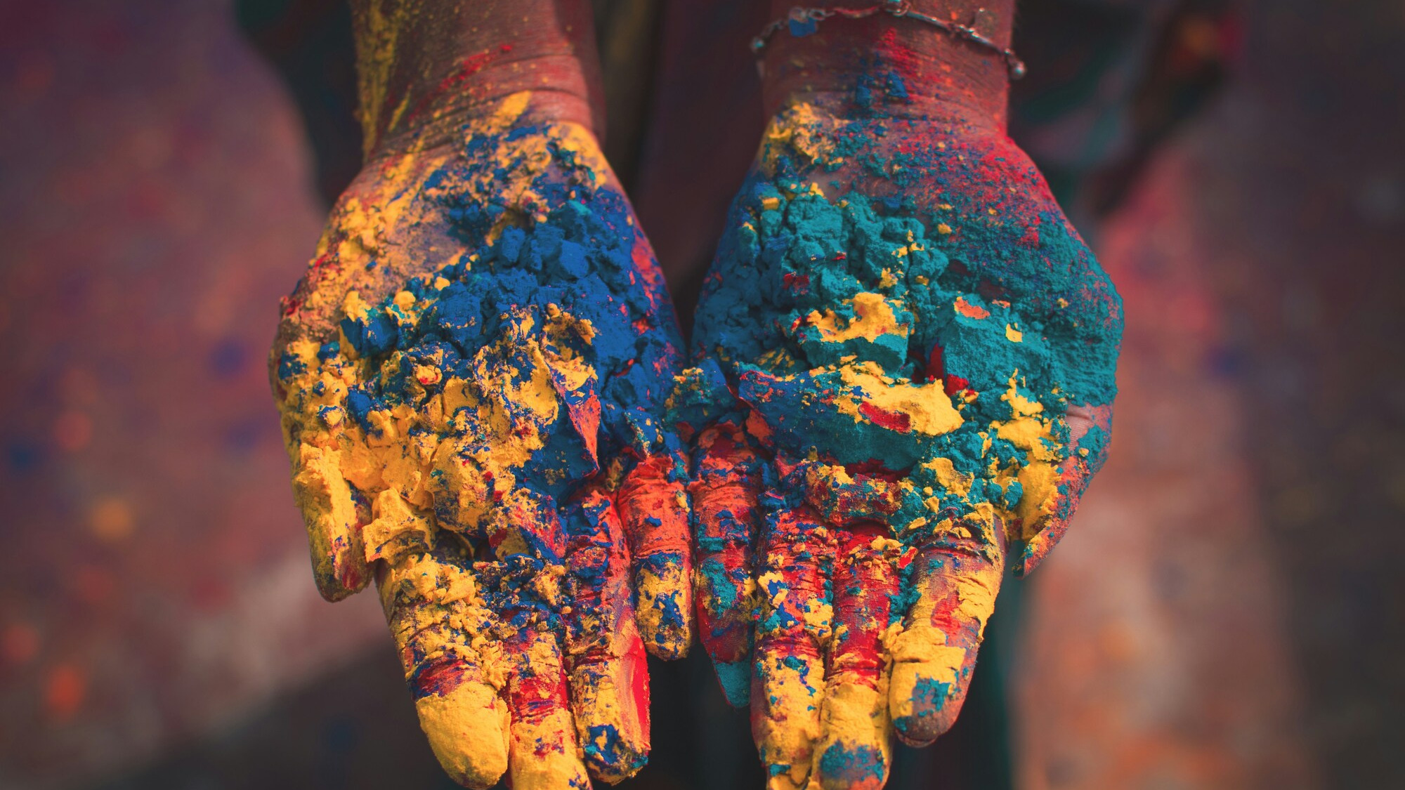 india_loabitour_holi